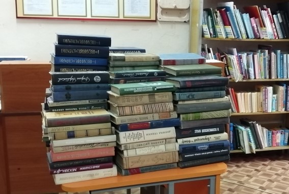 16.06.2021 Книги в дар детскому отделу.